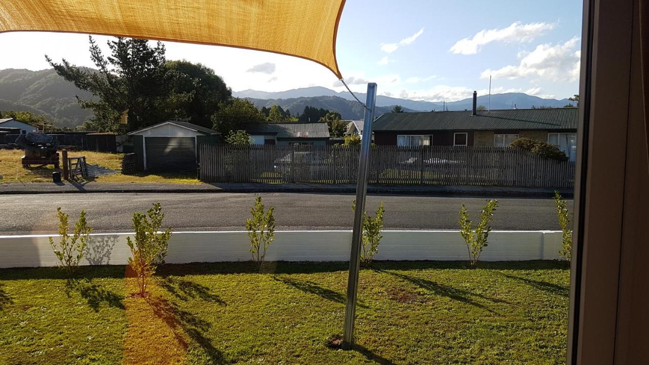 Little Red Riding Hood Villa Reefton Exterior photo