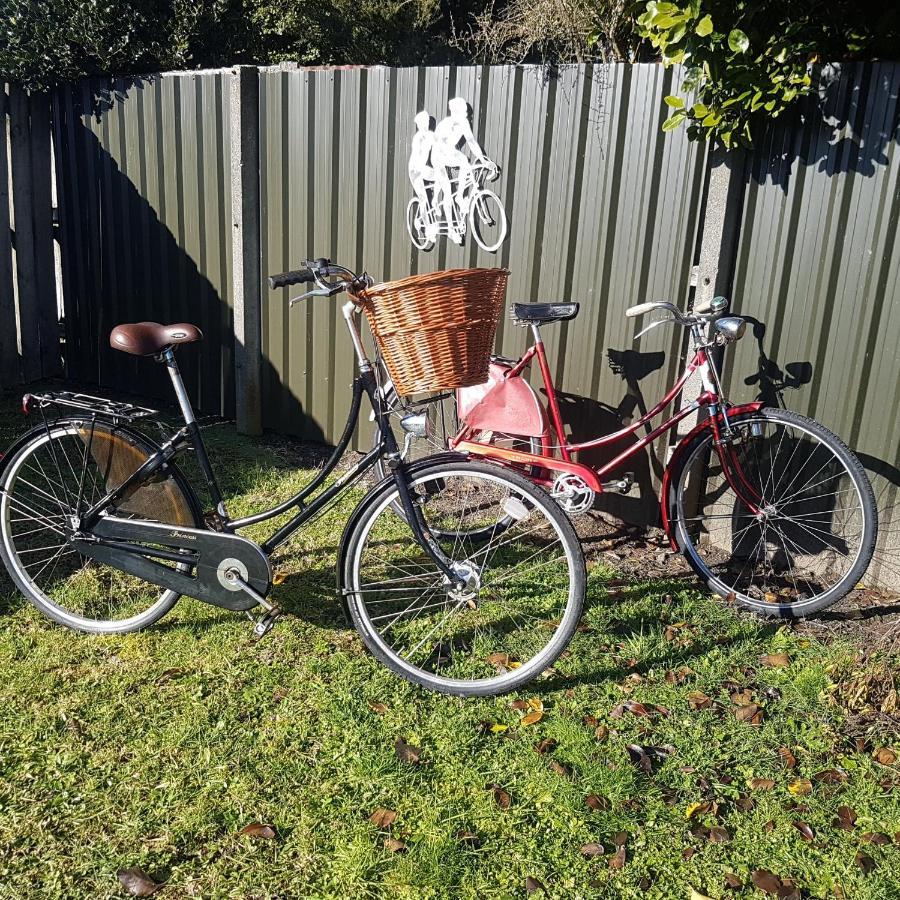 Little Red Riding Hood Villa Reefton Exterior photo